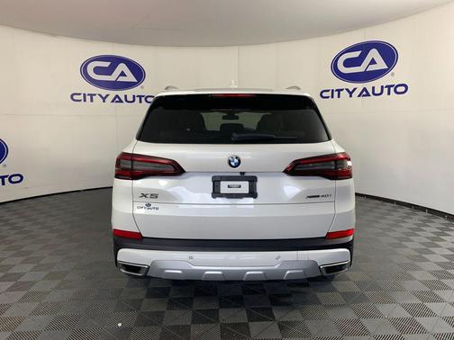 Mineral White Metallic 2022 BMW X5 xDrive40i