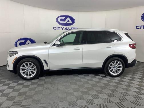 Mineral White Metallic 2022 BMW X5 xDrive40i