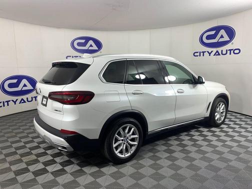 Mineral White Metallic 2022 BMW X5 xDrive40i