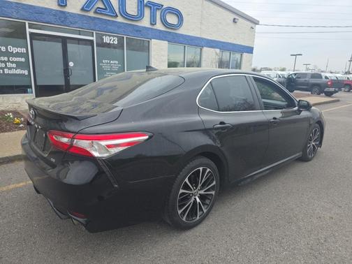 Midnight Black Metallic 2020 Toyota Camry SE