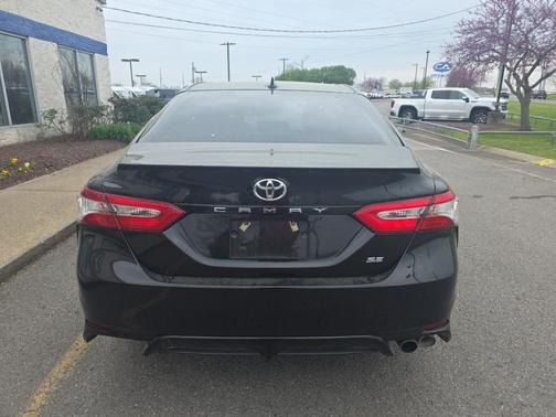 Midnight Black Metallic 2020 Toyota Camry SE