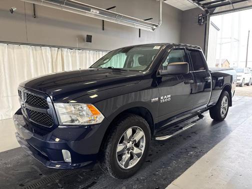 True Blue Pearlcoat 2018 RAM 1500 Express