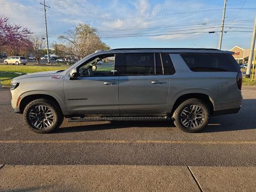 Sterling Gray Metallic 2025 Chevrolet Suburban 4WD Z71