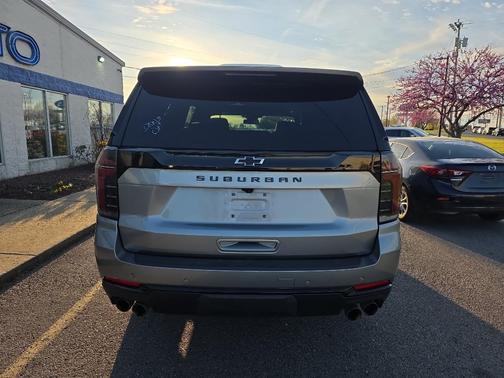 Sterling Gray Metallic 2025 Chevrolet Suburban 4WD Z71