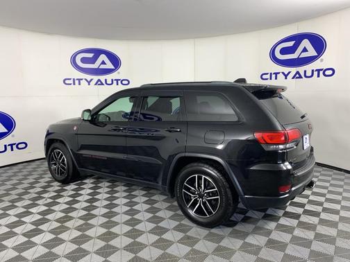 Diamond Black Crystal Pearlcoat 2021 Jeep Grand Cherokee Trailhawk