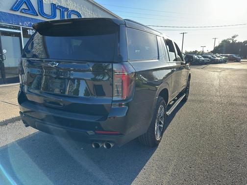 Black 2025 Chevrolet Suburban 4WD Z71