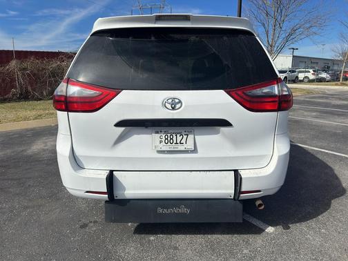 2020 Toyota Sienna SE