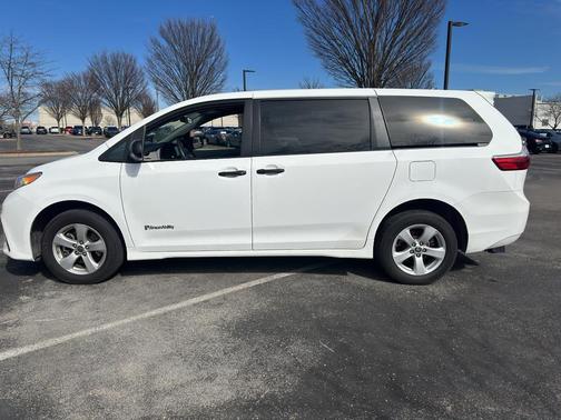 2020 Toyota Sienna SE