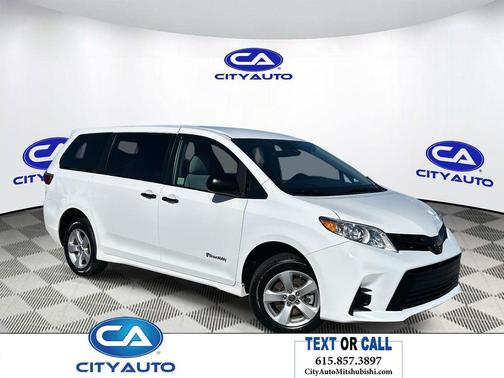 2020 Toyota Sienna SE