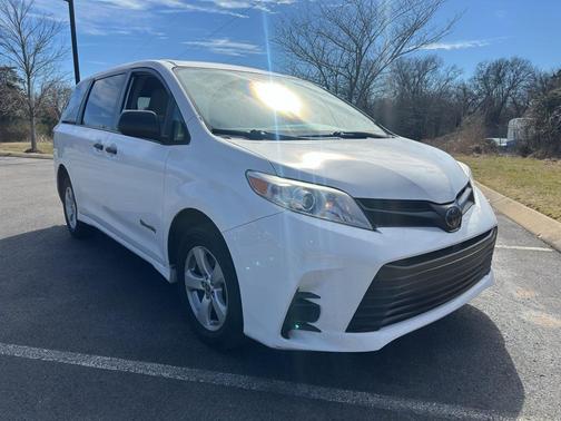 2020 Toyota Sienna SE