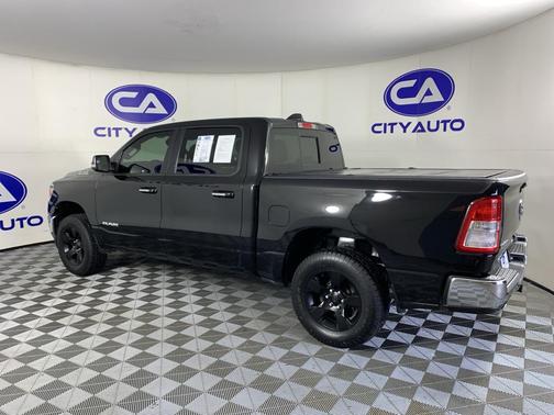Diamond Black Crystal Pearlcoat 2019 RAM 1500 Big Horn