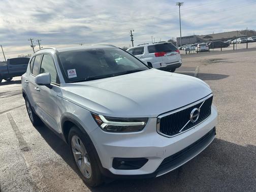 2021 Volvo XC40 T5 Momentum