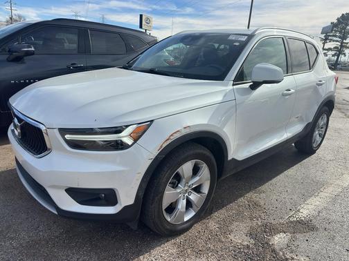 2021 Volvo XC40 T5 Momentum