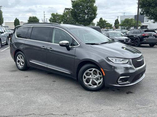 Granite Crystal Metallic Clearcoat 2023 Chrysler Pacifica Limited
