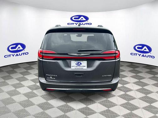 Granite Crystal Metallic Clearcoat 2023 Chrysler Pacifica Limited