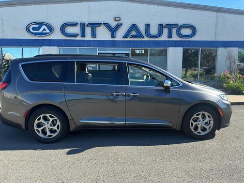 Granite Crystal Metallic Clearcoat 2023 Chrysler Pacifica Limited