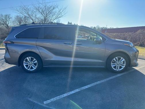 2024 Toyota Sienna XLE