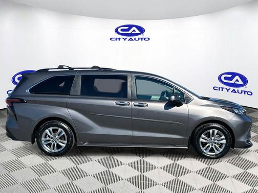 2024 Toyota Sienna XLE