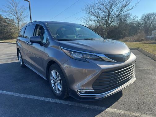 2024 Toyota Sienna XLE