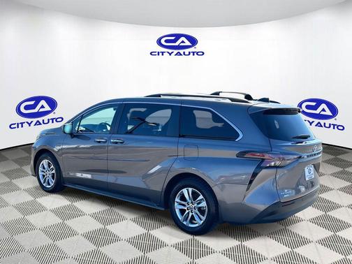 2024 Toyota Sienna XLE