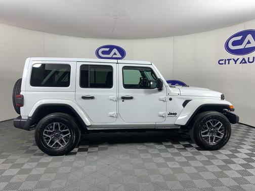 2025 Jeep Wrangler 4-Door Sahara 4x4