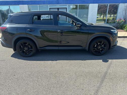 Mineral Black 2023 INFINITI QX60 Luxe