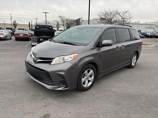 2019 Toyota Sienna LE