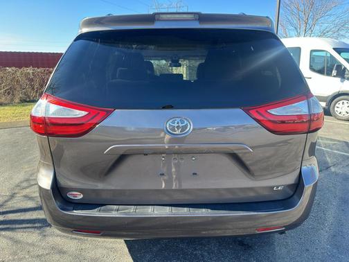 2019 Toyota Sienna LE