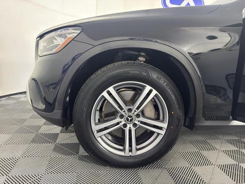 BLACK 2021 Mercedes-Benz GLC 300 Base