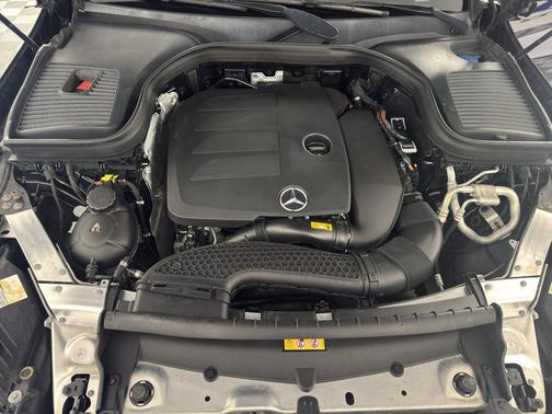 BLACK 2021 Mercedes-Benz GLC 300 Base