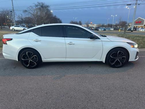 2023 Nissan Altima SR Intelligent AWD