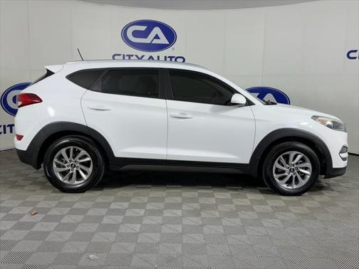 2016 Hyundai TUCSON SE