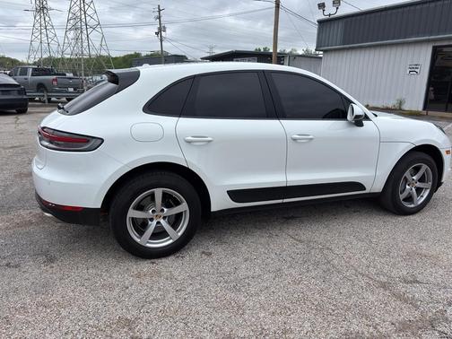 Carrara White Metallic 2021 Porsche Macan Macan