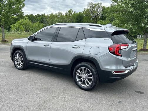 Sterling Metallic 2024 GMC Terrain SLT