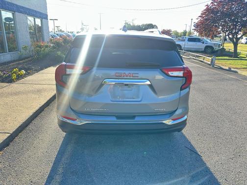 Sterling Metallic 2024 GMC Terrain SLT