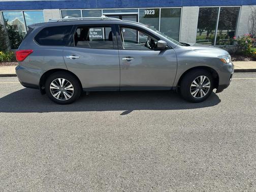 Gun Metallic 2020 Nissan Pathfinder S 2WD
