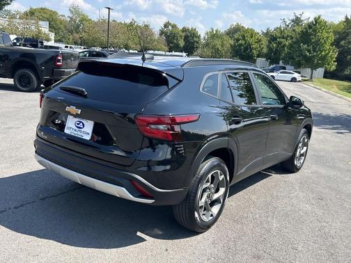 Mosaic Black Metallic 2024 Chevrolet Trax LT