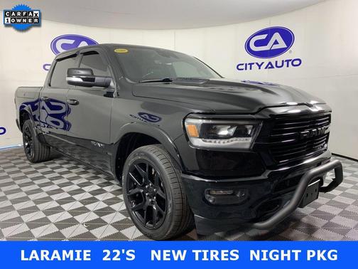 Diamond Black Crystal Pearlcoat 2022 RAM 1500 Laramie