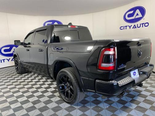 Diamond Black Crystal Pearlcoat 2022 RAM 1500 Laramie