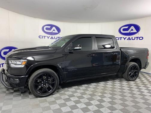 Diamond Black Crystal Pearlcoat 2022 RAM 1500 Laramie