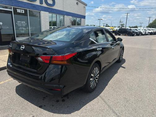 Super Black 2025 Nissan Altima SV FWD