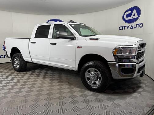 2020 RAM 2500 Tradesman Crew Cab 4X4 6'4' Box