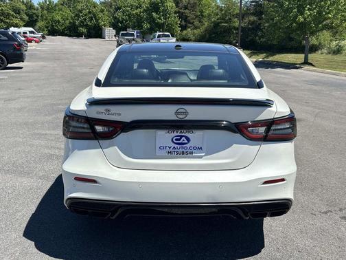 Pearl White Tricoat 2023 Nissan Maxima SR Xtronic CVT