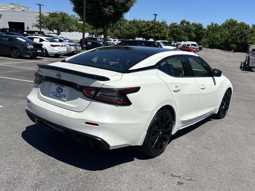 Pearl White Tricoat 2023 Nissan Maxima SR Xtronic CVT