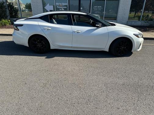 Pearl White Tricoat 2023 Nissan Maxima SR Xtronic CVT