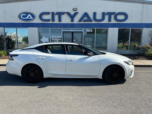 Pearl White Tricoat 2023 Nissan Maxima SR Xtronic CVT