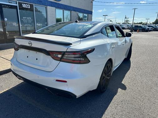 Pearl White Tricoat 2023 Nissan Maxima SR Xtronic CVT
