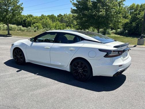 Pearl White Tricoat 2023 Nissan Maxima SR Xtronic CVT