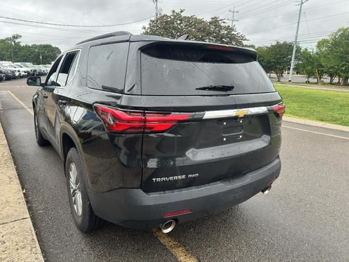 Mosaic Black Metallic 2022 Chevrolet Traverse LT Leather