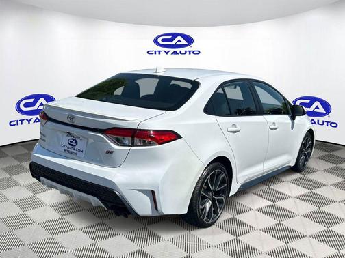 White 2022 Toyota Corolla SE